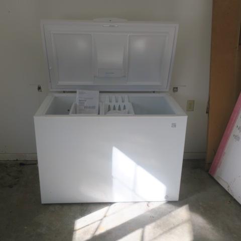 KENMORE CHEST FLOOR FREEZER: (1 of 3)