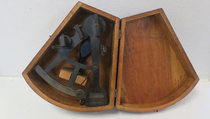 Antique SEXTANT in Wooden Fitted Box: (1 of 4)