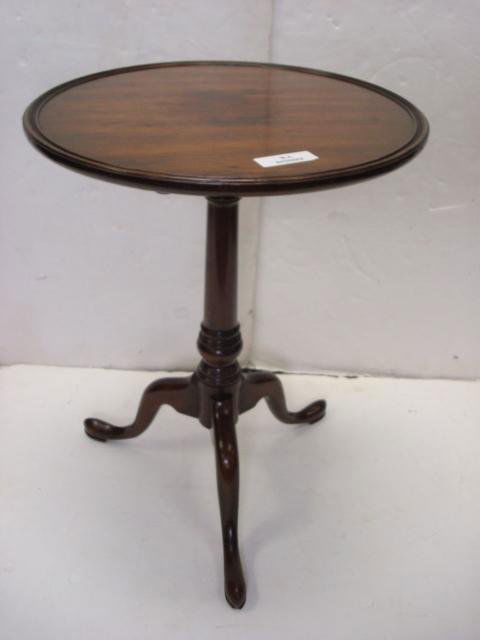 KITTINGER Williamsburg Walnut Round Top Tripod Tab: KITTINGER Williamsburg Walnut Round Top Tripod Table: Williamsburg Reproduction Table with Grooved Edge on Turned Pedestal. Arched Tripod Ends in Slipper Feet. Some Fading on Top. (200=300)