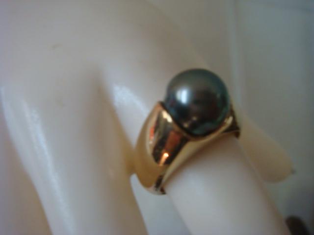 14K Yellow Gold Ring with Black Pearl & Diamonds:: 14K Yellow Gold Ring with Black Pearl & Diamonds: Pearl Size 7 1/4, Eight Small Channel Set Diamonds on 1 Side of Contemporary Gold Setting. (250-500)