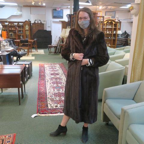 ALAN FURS Richmond Full Length Mink Coat:: ALAN FURS Richmond Full Length Mink Coat: "Famous for Furs". Hook Closures. Satin Lined. Size is Possibly 10-12. Excellent Condition. (300-400)