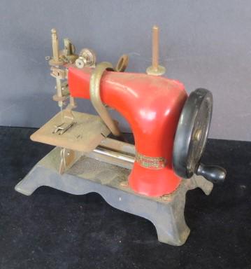 LITTLE PRINCESS Child's Sewing Machine Model 725:: LITTLE PRINCESS Child's Sewing Machine Model 725: Working Order with Clamp to Attach to the Sewing Table. Some Rust, Good Condition. 7" Tall and 8" Long. (50-100)