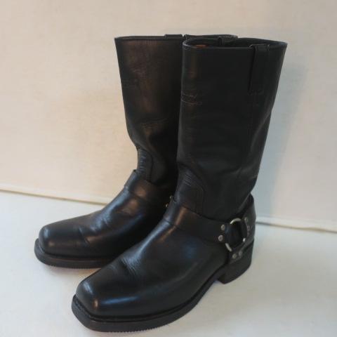 OFFICIAL HARLEY DAVIDSON MOTOR CYCLES Riding Boots:: OFFICIAL HARLEY DAVIDSON MOTOR CYCLES Riding Boots: Wellington Style Boots with Natural Leather Uppers, Balance Manmade. Size 10 1/2 US 43, 1/2 EUR. Stirrup Strapped with Silver Metal Rings and Silver