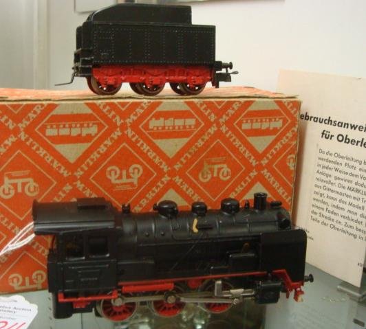Vintage MARKLIN 0-3-0 SWITCH ENGINE & TENDER: Vintage MARKLIN 0-3-0 SWITCH ENGINE & TENDER RM800 in Original Box. CA 1950, Very Good Condition.