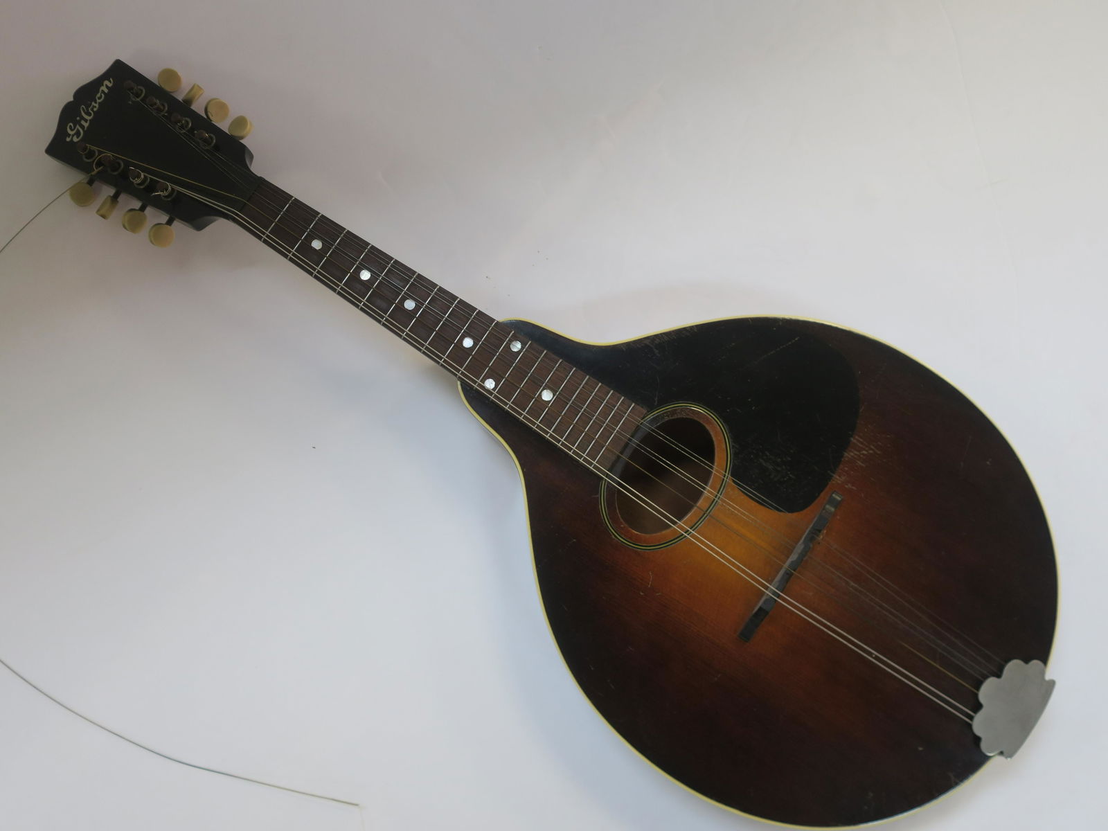 1910-1933 GIBSON Flatback Mandolin, A Series: Mandolin: (1 of 7)