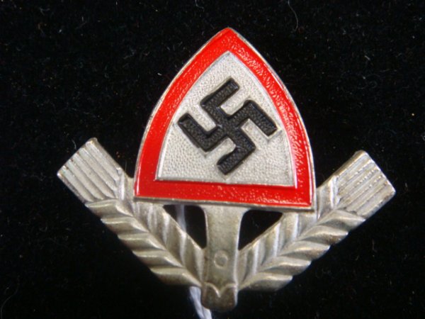 German "REICHARBEITSDIENST" Hat Badge:: German "REICHARBEITSDIENST" Hat Badge: The RAD was Employed Men in Public Works Projects from 1935 to 1941. (-)