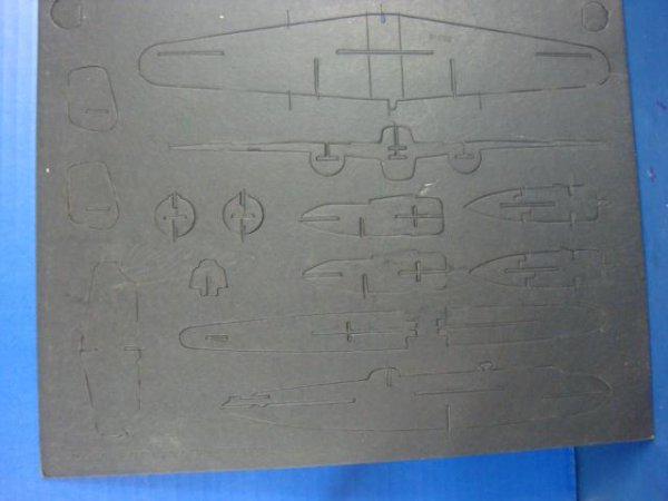 WW II USAAF Cardboard Silhouette Model B-25:: WW II USAAF Cardboard Silhouette Model B-25: Produced early in World War II to enable Pilots to Indentify Aircraft in Combat 1/72 Scale, Looks at 36 Feet like real plane at 1/2 Mile. All Pieces Presen