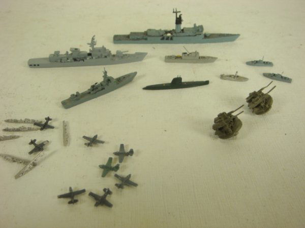 6+ Waterline Cast Ship Models: 6+ Waterline Cast Ship Models: 1"=100 US KNOX Class Frigate, German THETIS DE, Italian LUPO DE, 3 PATROL TORPEDO BOATs Some Planes & very Small Ships. OBERON Diesel SS. Most Very Good Condition. (50-1