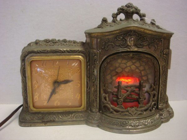 UNITED CLOCK CORP Fireplace Motion Clock: UNITED CLOCK CORP Fireplace Motion Clock: 8 1/2"T, 11"W. Working Condition, Brass Tone Metal Case. On/Off Switch for Fireplace. (40-60)