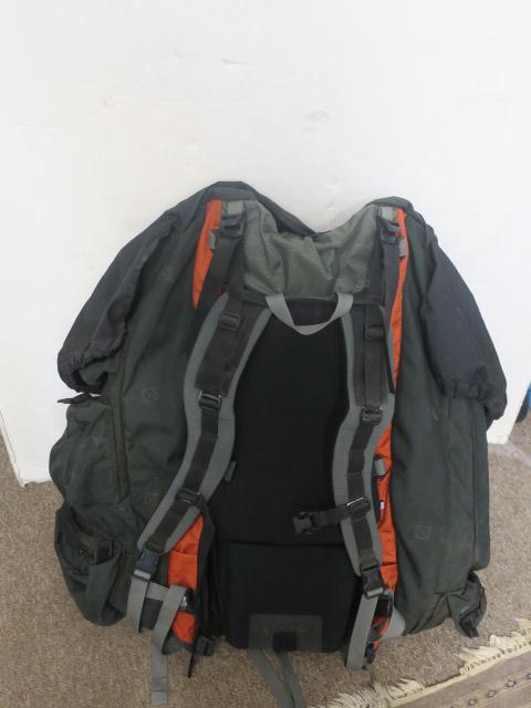 US ARMY Deployment Bag with Pack Frame: (1 of 3)