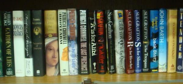20 Novels, Late 20th C., Mostly 1st Editions:: 20 Novels, Late 20th C., Mostly 1st Editions: Sue Grafton (A K O Q R S T,) Patricia Cornwell, Isabel Allende, Gay Talese. (25-50)