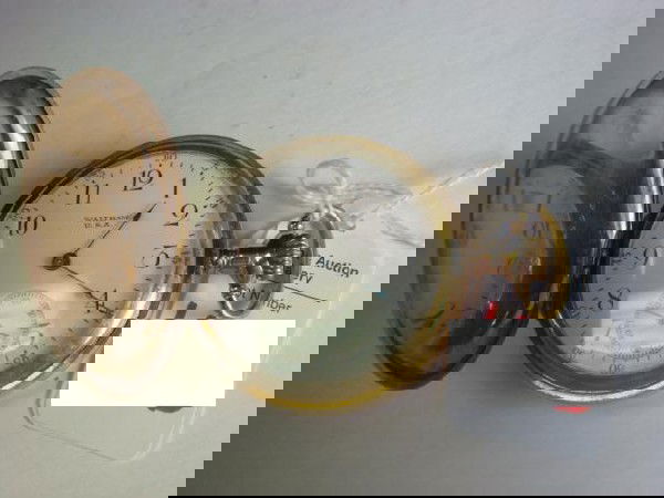 1917 Waltham 15 Jewel Gold Filled Pocket Watch: 1917 Waltham 15 Jewel Gold Filled Pocket Watch: Serial # 216069441, 5 jewel, SWCCO (Star Watch Case Co) # 4644589. Porcelain Face, Arabic Numerals, Second at 6. (280-350)