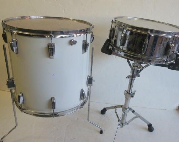 Four Piece LUDWIG WHITE DRUM SET, PEARL Snare: (1 of 6)