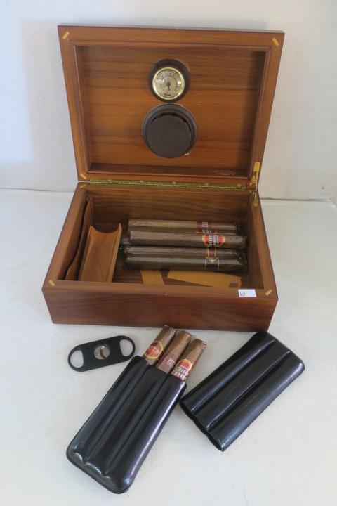 Quality SAVINELLI Cigar Humidor with Burl wood Top:: Quality SAVINELLI Cigar Humidor with Burl wood Top: Air Tight to Maintain Freshness. Complete with 9 LA BOMBA, RUTZ SQUARE and THOMPSON COROJO CUBANO Cigars, Cigar Cutter and Three Cigar Leather Carin
