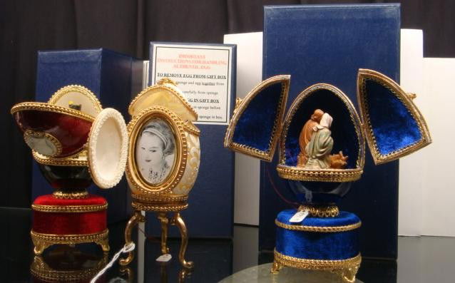 3 Kingspoint Designs Decorated Ornamental Goose Eg: 3 Kingspoint Designs Decorated Ornamental Goose Eggs: Blue Music Box Egg Opens to Holy Family and Plays Joy to the World. Red Music Box Opens to Soldier and Plays March of Sugarplum Fairy. White Egg F