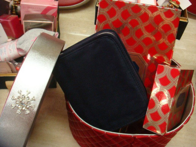 Satin Quilted Box with ESTEE LAUDER Gift Sets:: Satin Quilted Box with ESTEE LAUDER Gift Sets: Includes Perfume Set, Lip Collection and Cosmetic Bag with Compact. Over $200. Value. (100-200)