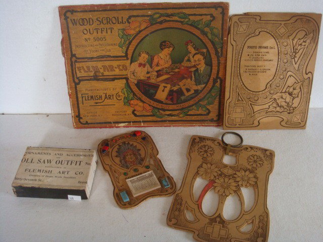 WOOD-SCROLL OUTFIT No 5005, FLEMISH ART CO. CA 191: WOOD-SCROLL OUTFIT No 5005, FLEMISH ART CO. CA 1914: Jig-saw Cutouts, Picture Frames, Wall Plaque and Calendar stand with 1914 Mini Calendar. Only Box top remains but it Promises "LEARN IN A MINUTE-MA