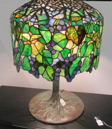 Stained Glass Wysteria Tiffany Style Table Lamp: (1 of 9)