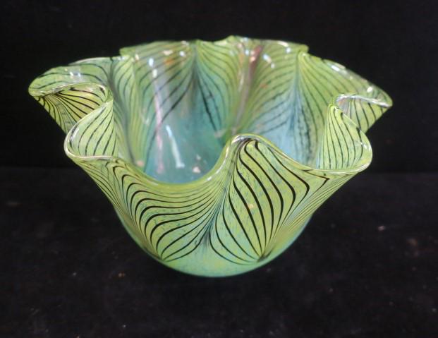 Mid-Century Modern Pulled Feather Art Glass Bowl: (1 of 3)