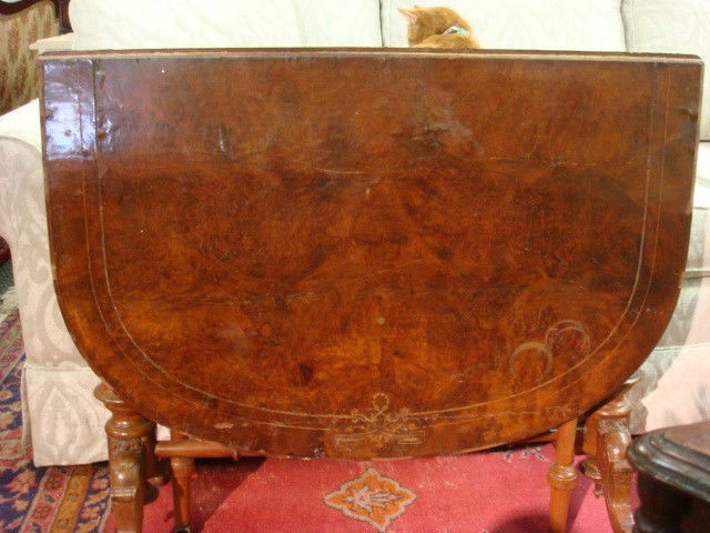 English Drop Leaf Gate Leg Table: English Drop Leaf Gate Leg Table: (60-120)