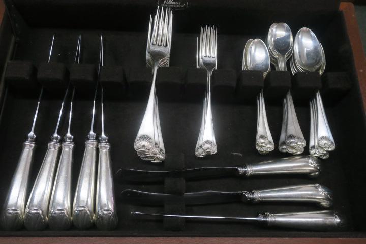 Sterling STEIFF Williamsburg Restoration Flatware, 47 Pcs:: Sterling STEIFF Williamsburg Restoration Flatware, 47 Pcs: "Williamsburg Shell" Pattern CA 1970-2006. Made by Kirk Stieff for the Williamsburg Restoration. Eight Each Pistol Handled Knives, 7 1/2" Din
