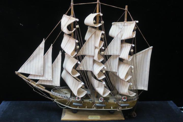 Fragata Siglo XVIII Hand built Wooden Ship Model:: Fragata Siglo XVIII Hand built Wooden Ship Model: Complete with Deck Guns and Deckhouses. Fully Rigged with Ratlines and Billowing Sails. 18" x 20" x 6". (300-600)