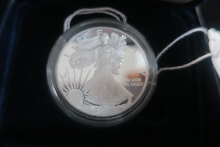 2017W AMERICAN EAGLE Proof .999 Silver Bullion Coin:: 2017W AMERICAN EAGLE Proof .999 Silver Bullion Coin: Excellent Condition. One Troy Ounce of 99.9% Pure Silver Bullion Coin. In US Mint Display Packaging with Certificate of Authenticity. Redbook Value