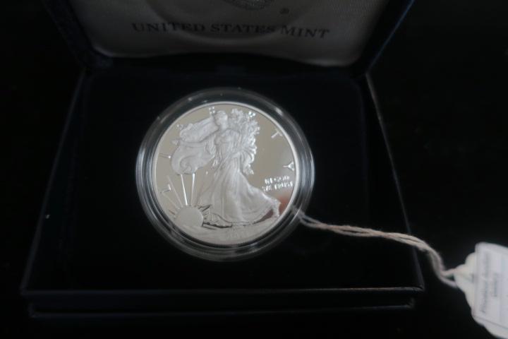 2021W AMERICAN EAGLE Proof .999 silver Bullion Coin:: 2021W AMERICAN EAGLE Proof .999 silver Bullion Coin: Excellent Condition. One Troy Ounce of 99.9% Pure Silver Bullion Coin. With Heraldic Reverse. In US Mint Display Packaging with Certificate of Auth