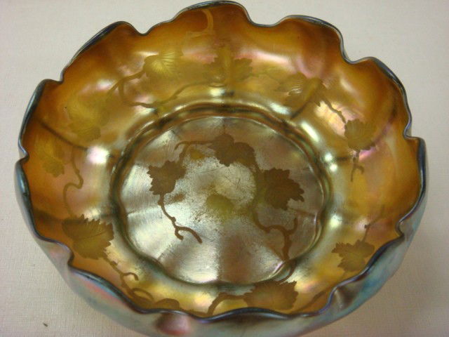 Signed TIFFANY Gold Favrile Intaglio Candy Dish: Signed TIFFANY Gold Favrile Intaglio Candy Dish: Ribbed Body with Scalloped Rim, the Interior Decorated with Intaglio Leaves and Vines. Signed L.C.T Favrile 1274. 6"D, 2"T. Some Gold rubbed in Center.