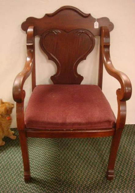 Three Drawer Pine Chest of Drawers: Three Drawer Pine Chest of Drawers: Perfect for a Child's Room or Bathroom. Has Dovetail Drawers, 1 Large Over 2 Smaller Full Length Drawers. Turned Legs. (60-120)