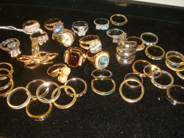 Ladies Costume Jewelry Rings:: Ladies Costume Jewelry Rings: Christian Dior, Some 925 Silver and 10kt Gold Filled. Bands, Cocktail and Dinner Rings in Silver And Gold Tone with Colored Stones. Finger Watch. Over 35 Assorted Selecti