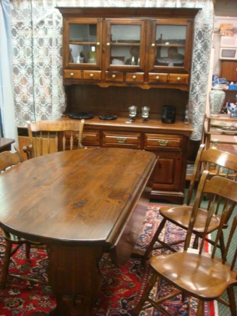 YOUNG-HINKLE Pine Trestle Table, 4 Chairs and Hutc: YOUNG-HINKLE Pine Trestle Table, 4 Chairs and Hutch: Dark Heart Pine, Colonial Styling. Includes Trestle Base Table, 4 Chairs and Hutch with Glass door Top. (200-300)