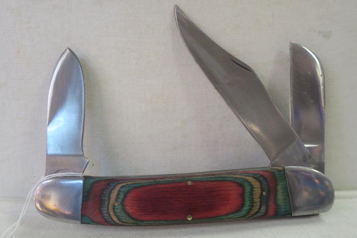 WHITE TAIL COLLECTION Oversized 3 Bladed Pen Knife:: WHITE TAIL COLLECTION Oversized 3 Bladed Pen Knife: Six Inch Bowie Style Blade, 4" Whittling Blade and 3 1/2" Pointed Blade. Stained Laminated Wood Handle 8 1/2" Long, (100-300)