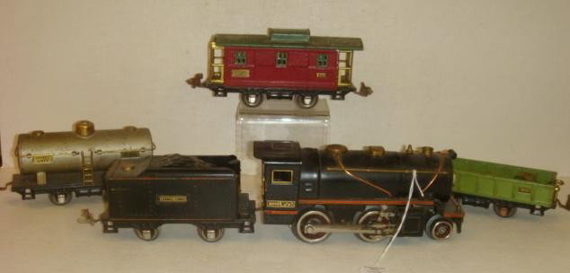 LIONEL TRAINS, Pre-war Engine, Tender and 3 Cars:: LIONEL TRAINS, Pre-war Engine, Tender and 3 Cars: Engine and Tender #257 with Tank Car 804, Gondola Car 902 and Caboose #807. Fair Condition, Some Paint Loss. (175-250)