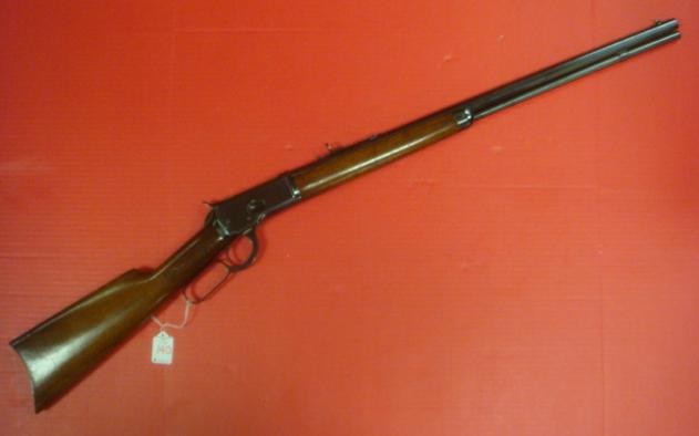 WINCHESTER Model 1892, 25-20 WCF Lever Action Rifl: WINCHESTER Model 1892, 25-20 WCF Lever Action Rifle: SN 742586, Blued, Lever Action with 24" Barrel. Walnut Stock and Curved Metal Butt Plate. Octagon Barrel, Very Good Condition and Working Order. Fe
