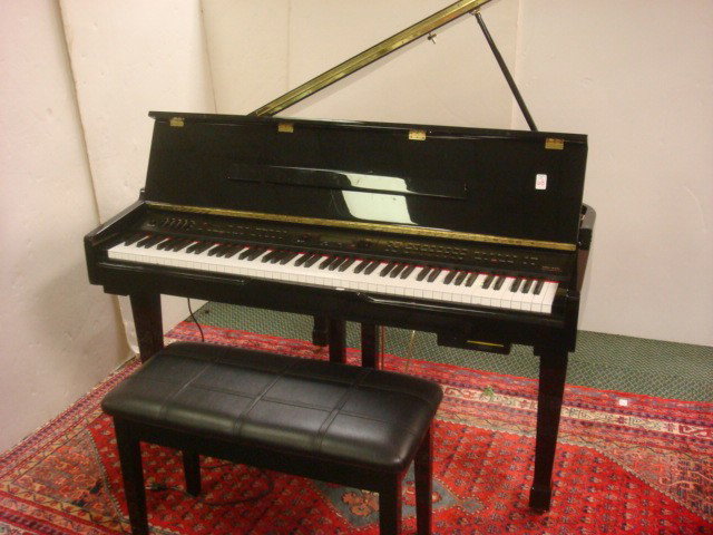 2006 SUZUKI HG 425e Mini Grand Digital Piano, Bench: 2006 SUZUKI HG 425e Mini Grand Digital Piano, Bench: 64 Note Polyphony, Imaging Sound Synthesis, 100's of Keyboard and Percussion Sounds. 88 Key, 70 Rhythm Styles, 6 Speakers, Microphone, Bass/Treble 