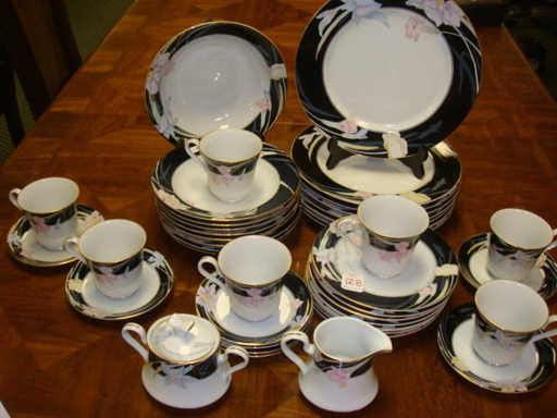 128: Set of MIKASA Charisma Black Dinnerware: 128: Set of MIKASA Charisma Black Dinnerware: