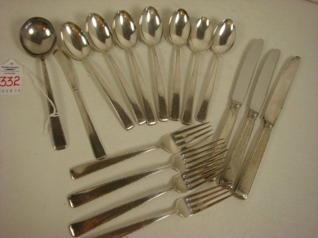 TOWLE Old Lace Sterling Silver Flatware: TOWLE Old Lace Sterling Silver Flatware: Include 3 Dinner and 1 Salad Forks, 7 Teaspoons, 1 Round Soup Spoon, 3 Table Knives and Butter Spreader. 13.800 ozt. Plus Knives. (300-400)