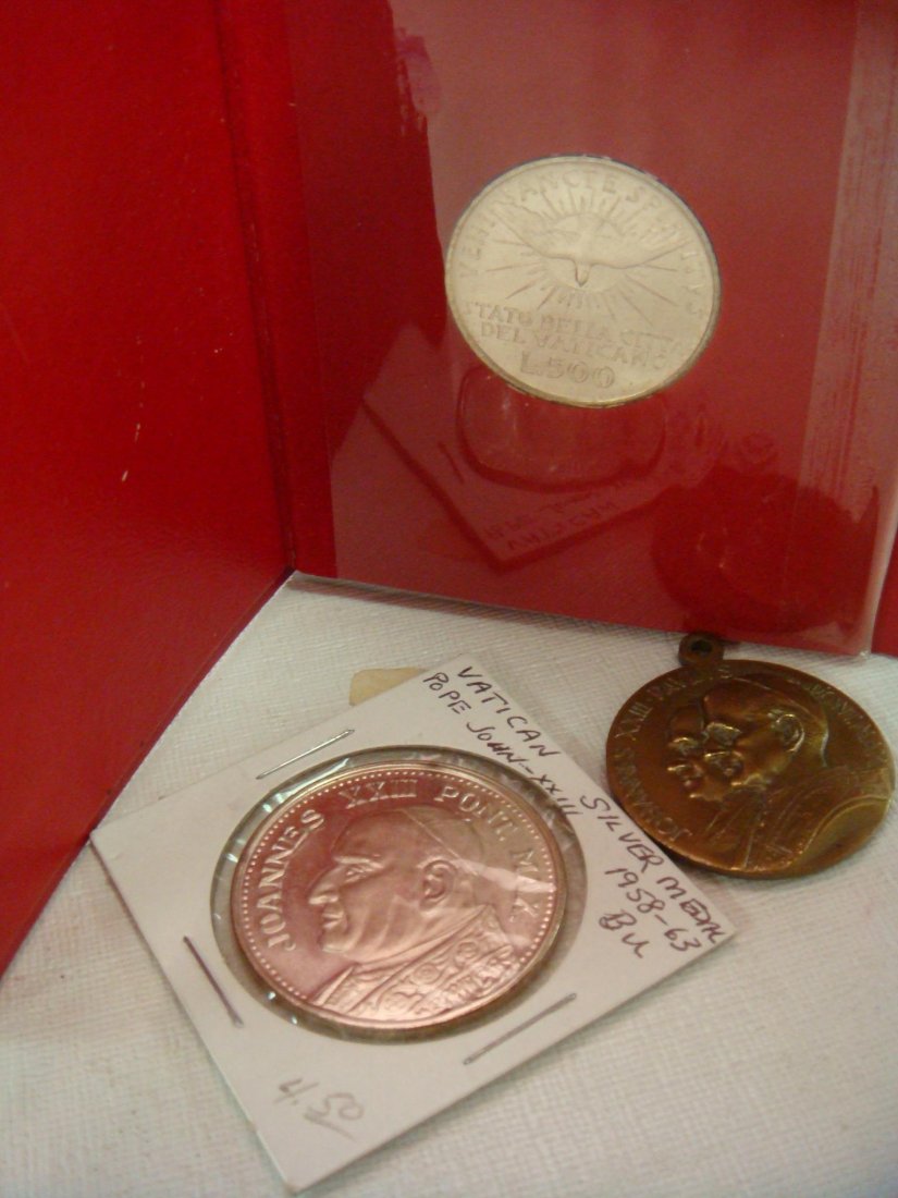 VATICAN Coins John XXIII 1958-1963:: VATICAN Coins John XXIII 1958-1963: 1958 Silver Medal Approximately Silver Dollar Size. 1963 500 Lira Coin .295 OZT Silver in Souvenir Book Joannes XXIII and Paul VI Bronze Medal. (70-150)