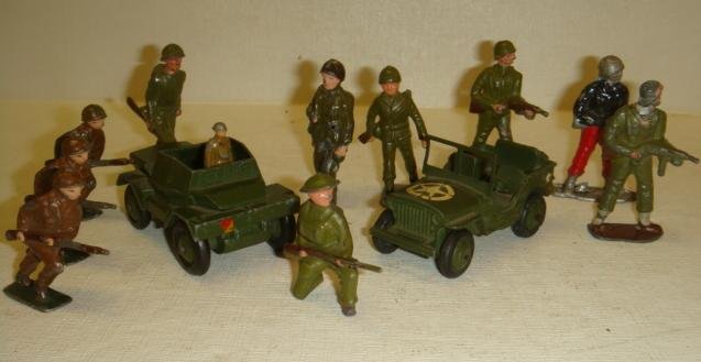 DINKY TOY Jeep & Scout Car, 11 Lead Toy Soldiers: DINKY TOY Jeep & Scout Car, 11 Lead Toy Soldiers in Various Fighting Poses. DINKT TOY WWII Style Jeep den FOX Armored Car. (50-100)