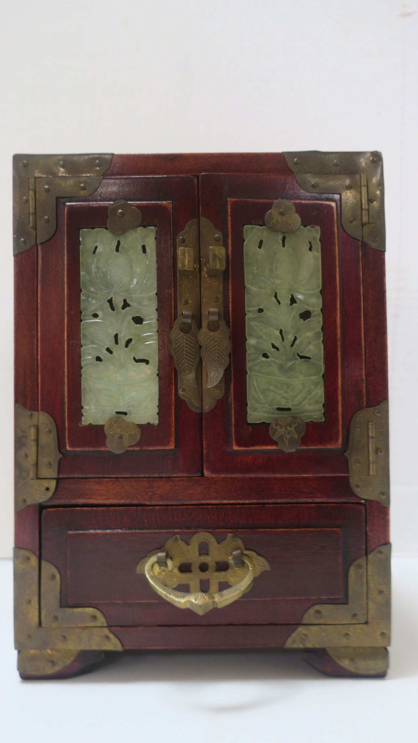 Vintage Chinese Jade Insert Travel Jewelry Box: (1 of 4)