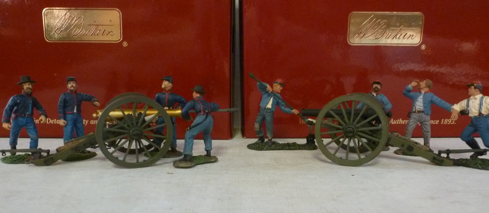 W. BRITAIN, Two Civil War Artillery Sets, New in Box:: W. BRITAIN, Two Civil War Artillery Sets, New in Box: 54 mm Confederate 10 Pound Parrot Gun and Four Man Crew #31032 "Return to Battery" and Union Artillery "Make Ready" 12 Pound Napoleon gun and Four