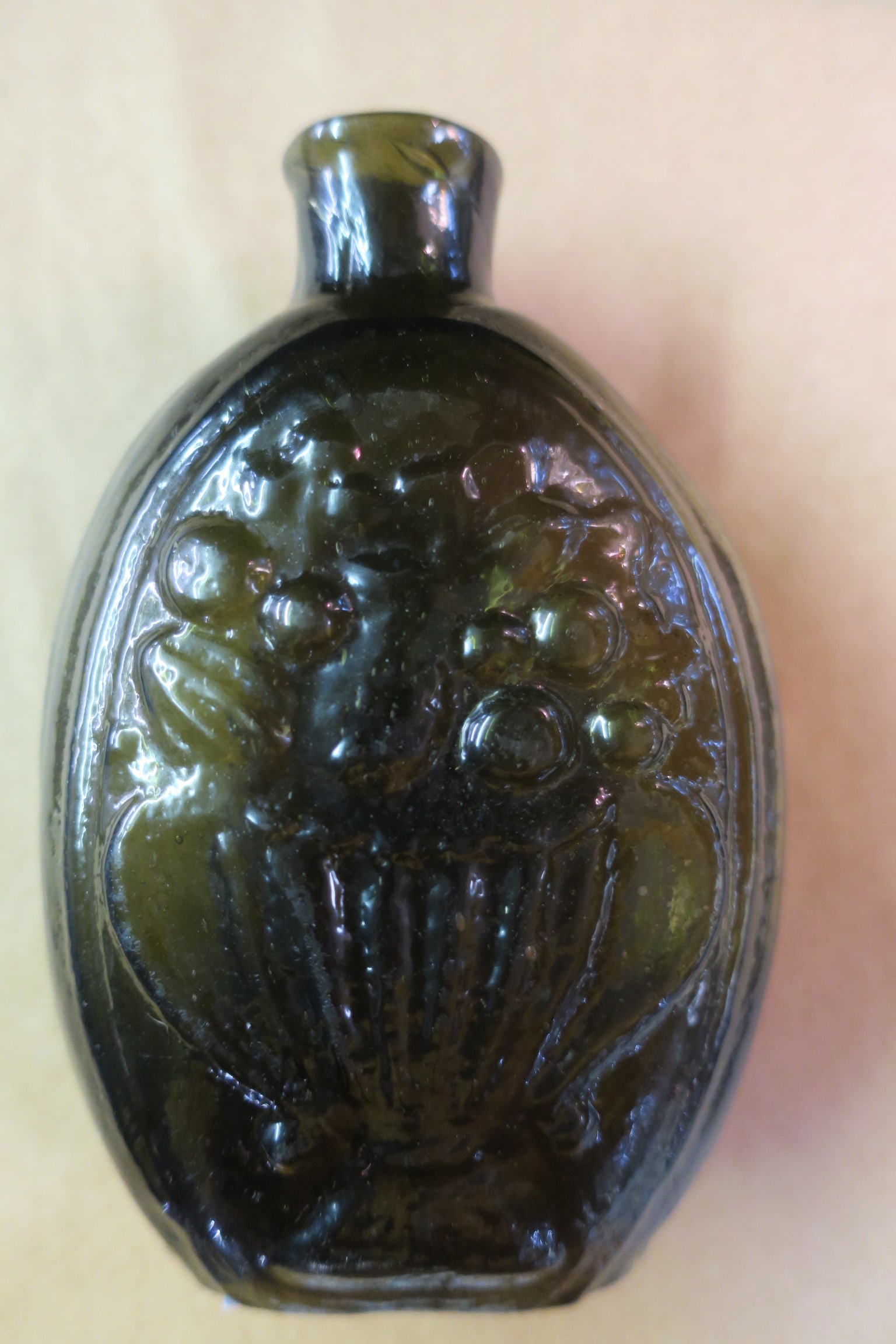 GIII-7 1/2 Pint Cornucopia Historical Flask: (1 of 4)