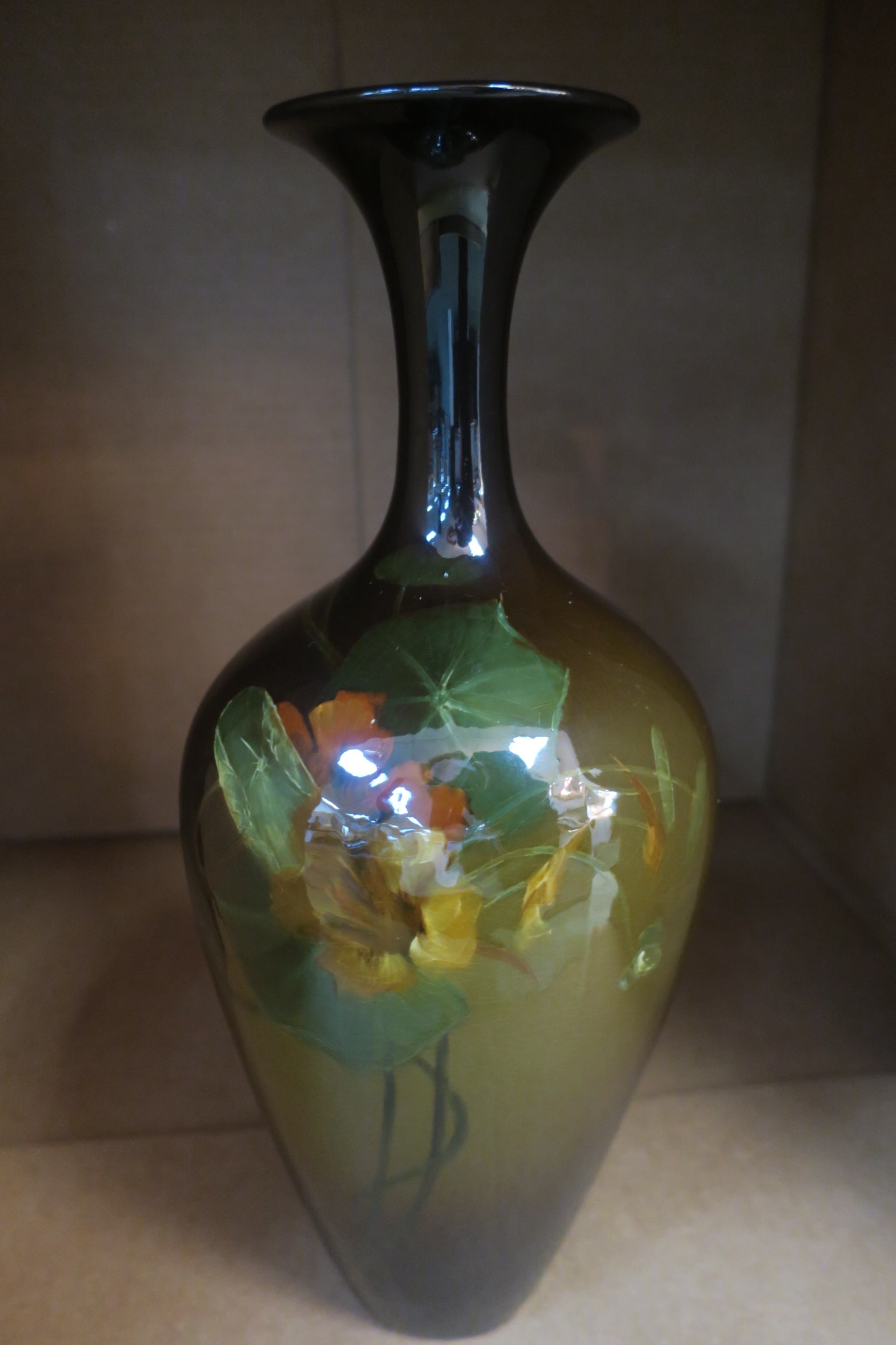 WELLER Louwelsa High Gloss Glaze Vase: (1 of 3)