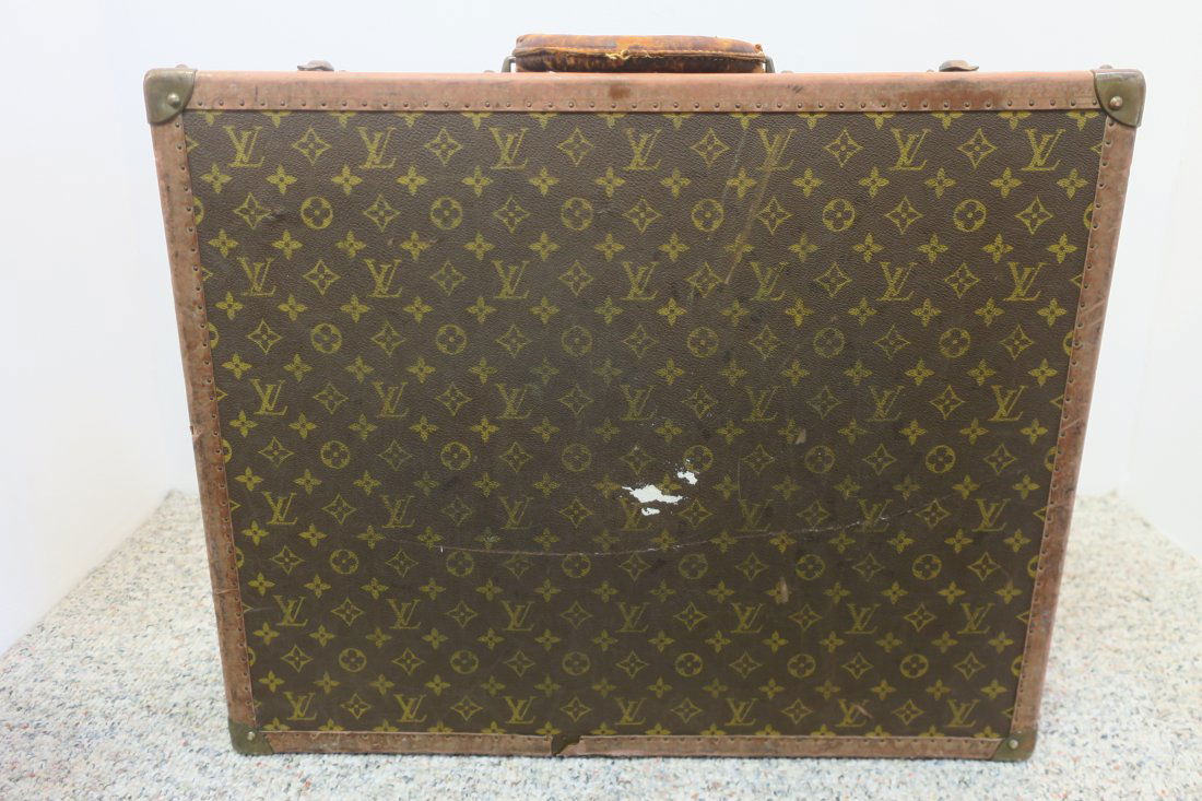 Vintage LOUIS VUITION Suitcase Trunk: (1 of 6)