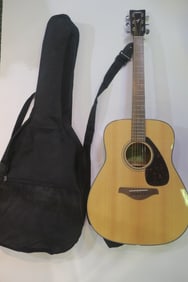 YAMAHA HG 800 Acoustic Guitar:
