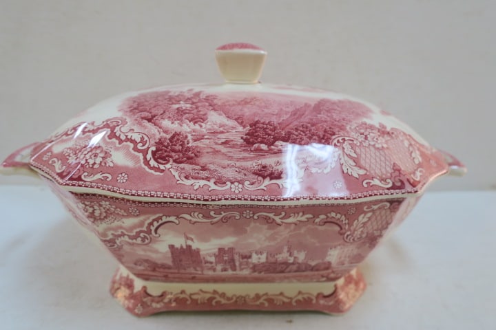 Large JOHNSON BROS "Old Britain Castles" Tureen:: Large JOHNSON BROS "Old Britain Castles" Tureen: Red Transferware Lidded Tureen has Handles at Each End. Notch in Lid for Ladle. 9"T, 16 1/2" Handle to Handle, 10"W. Very Good Condition. (160-300)