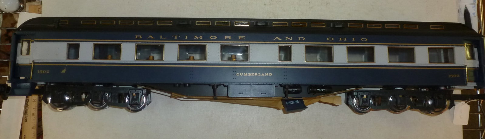 G Scale Heavyweight BALTIMORE & OHIO Dining Car #1502:: G Scale Heavyweight BALTIMORE & OHIO Dining Car #1502: Named CUMBERLAND #1502. Inside Detail with Dining Tables with Table Lamps and Replica Kitchen Equipment. Very Good Condition. No Box. (100-300)