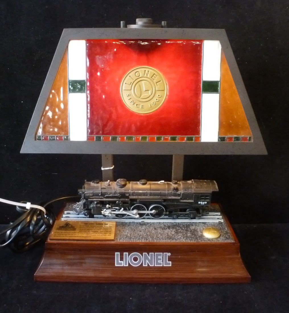 Vintage LIONEL TRAINS HUDSON 700E ANIMATED LAMP: (1 of 3)