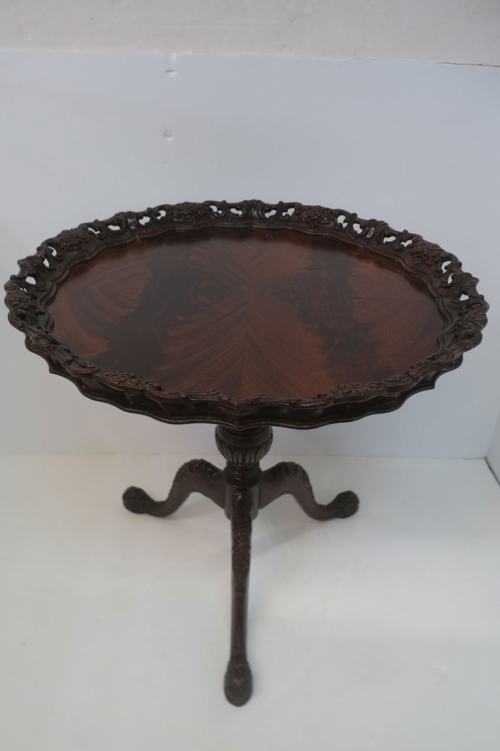 Round Carved Mahogany Pedestal Table: (1 of 5)